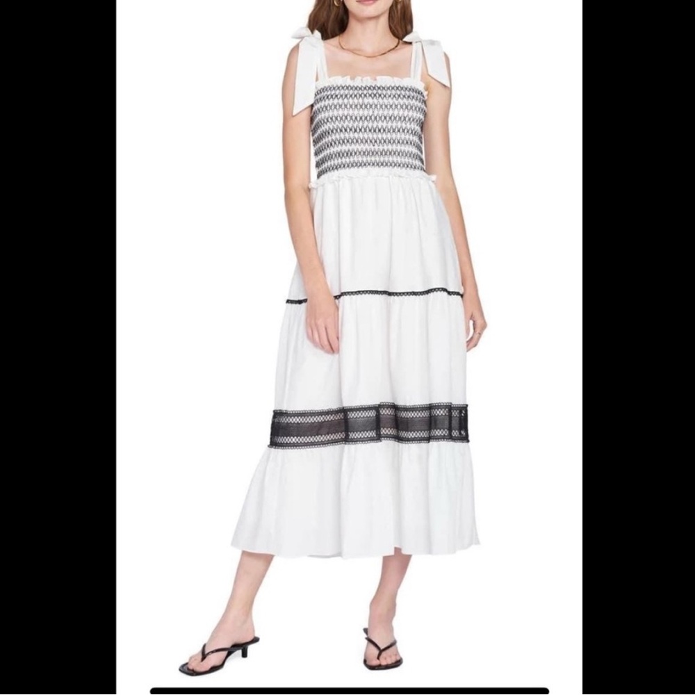 En Saison XS White and Black Sleeveless Dress
